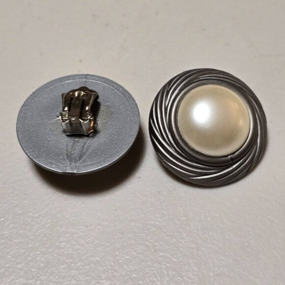 Beautiful Vintage French Design Silver Tone Faux Pearl Clip-on Earrings 14 - Picture 2 of 3